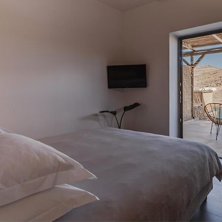 Amal Kythnos Suites Ngoại thất bức ảnh