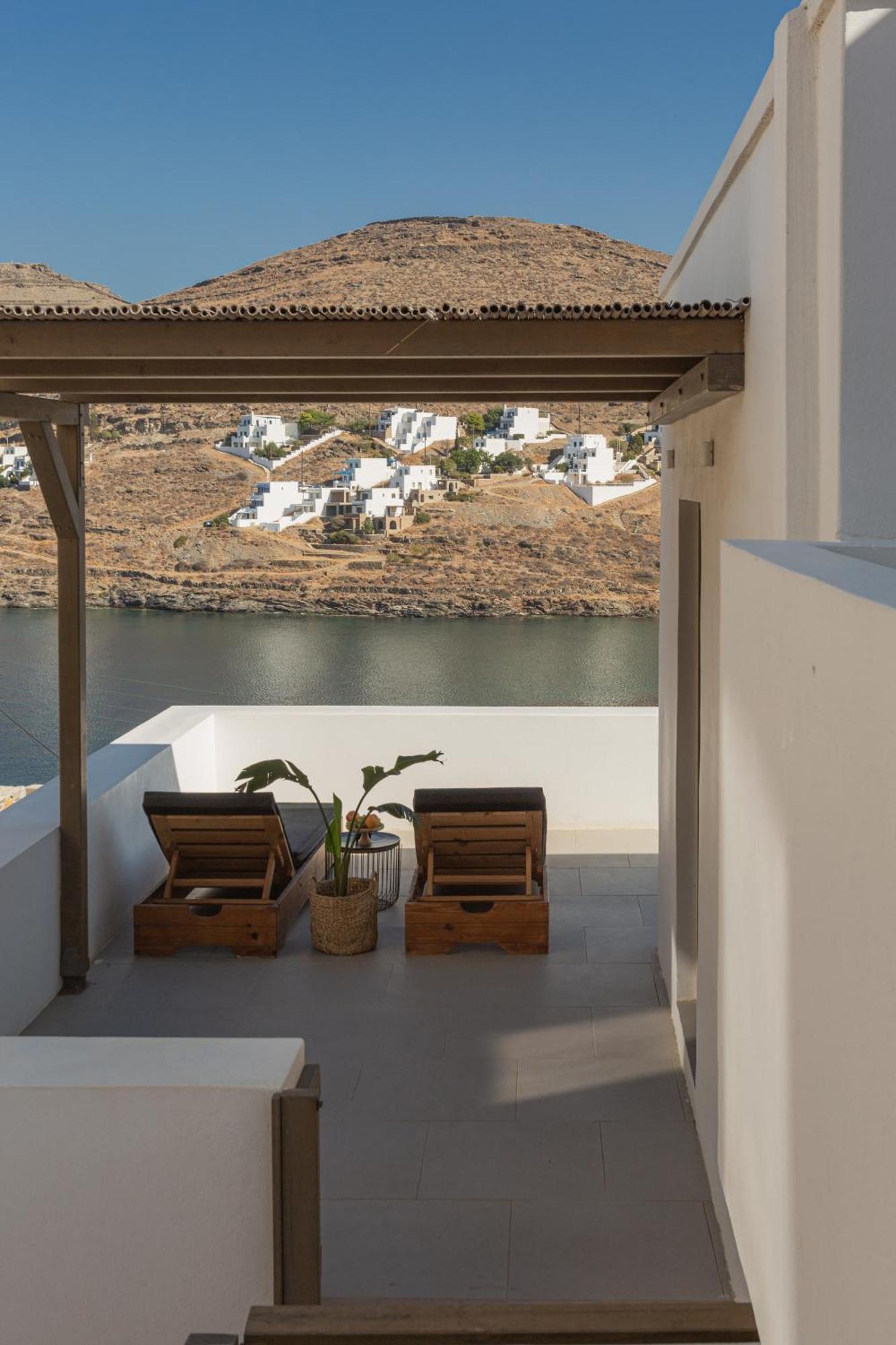 Amal Kythnos Suites Ngoại thất bức ảnh
