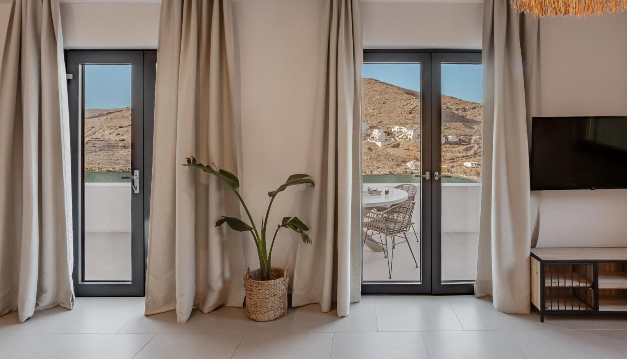 Amal Kythnos Suites Ngoại thất bức ảnh